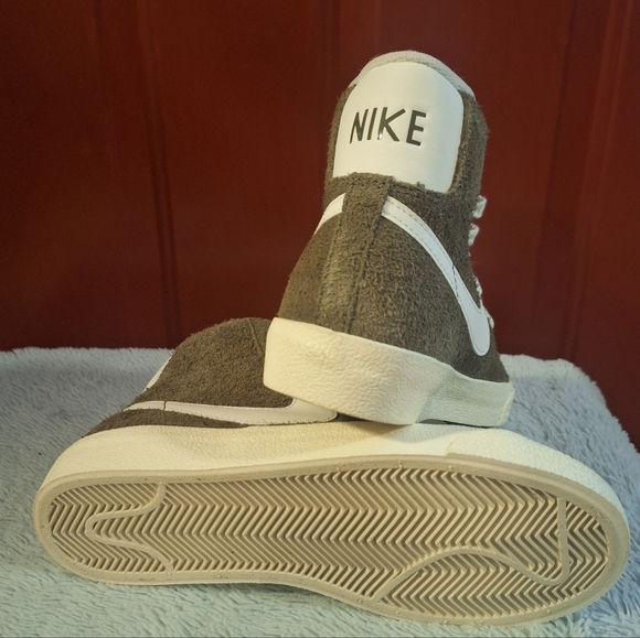 Nike Blazer Mid '77 Vintage - Olive, Size 6 Womens; 4.5 Mens - Picture 4 of 6